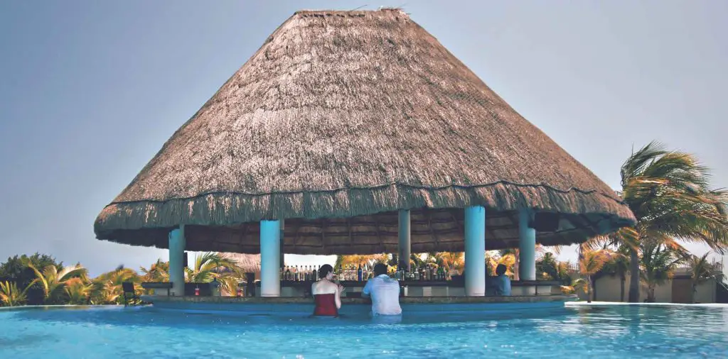all-inclusive resort swim up bar