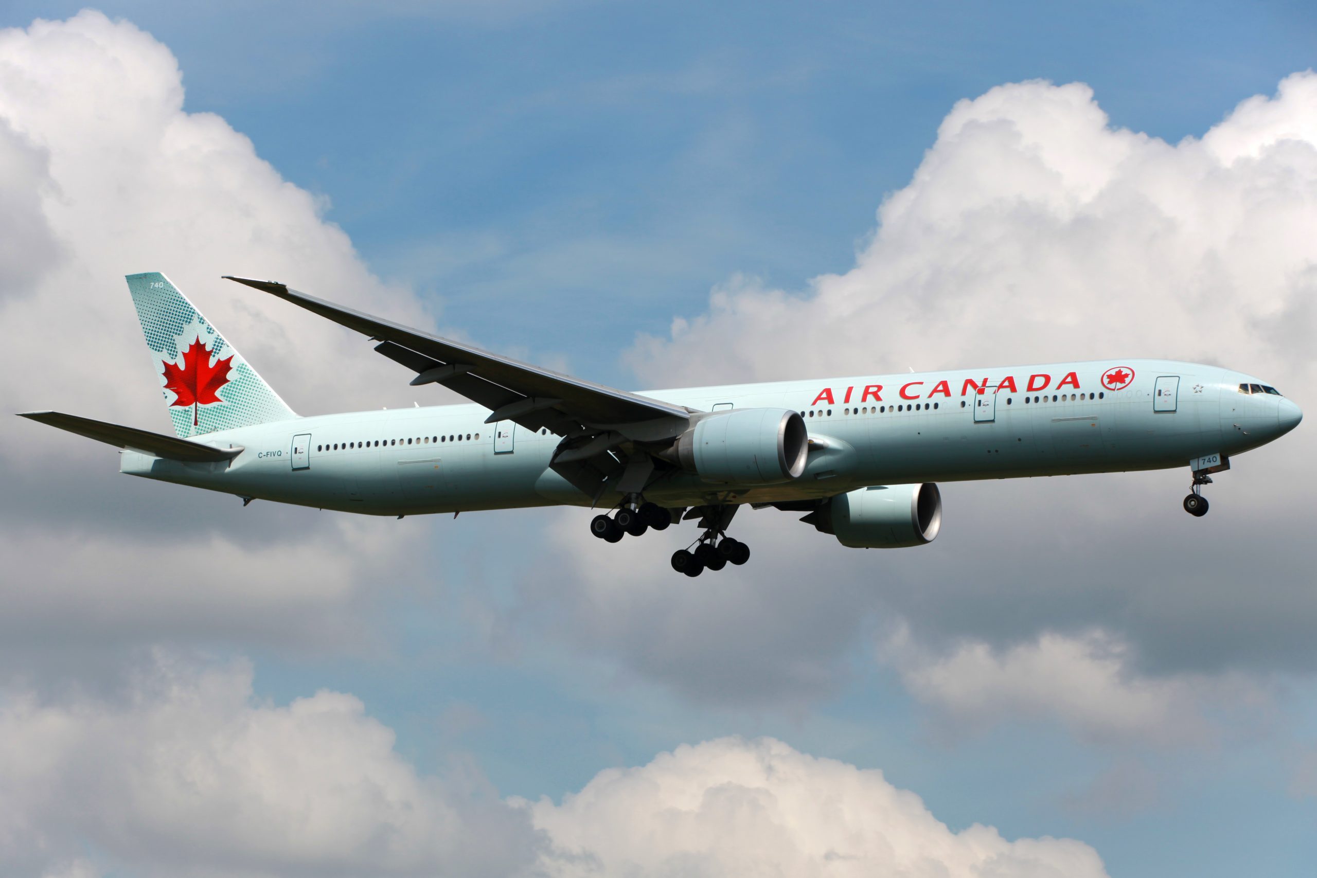 air canada jet flying